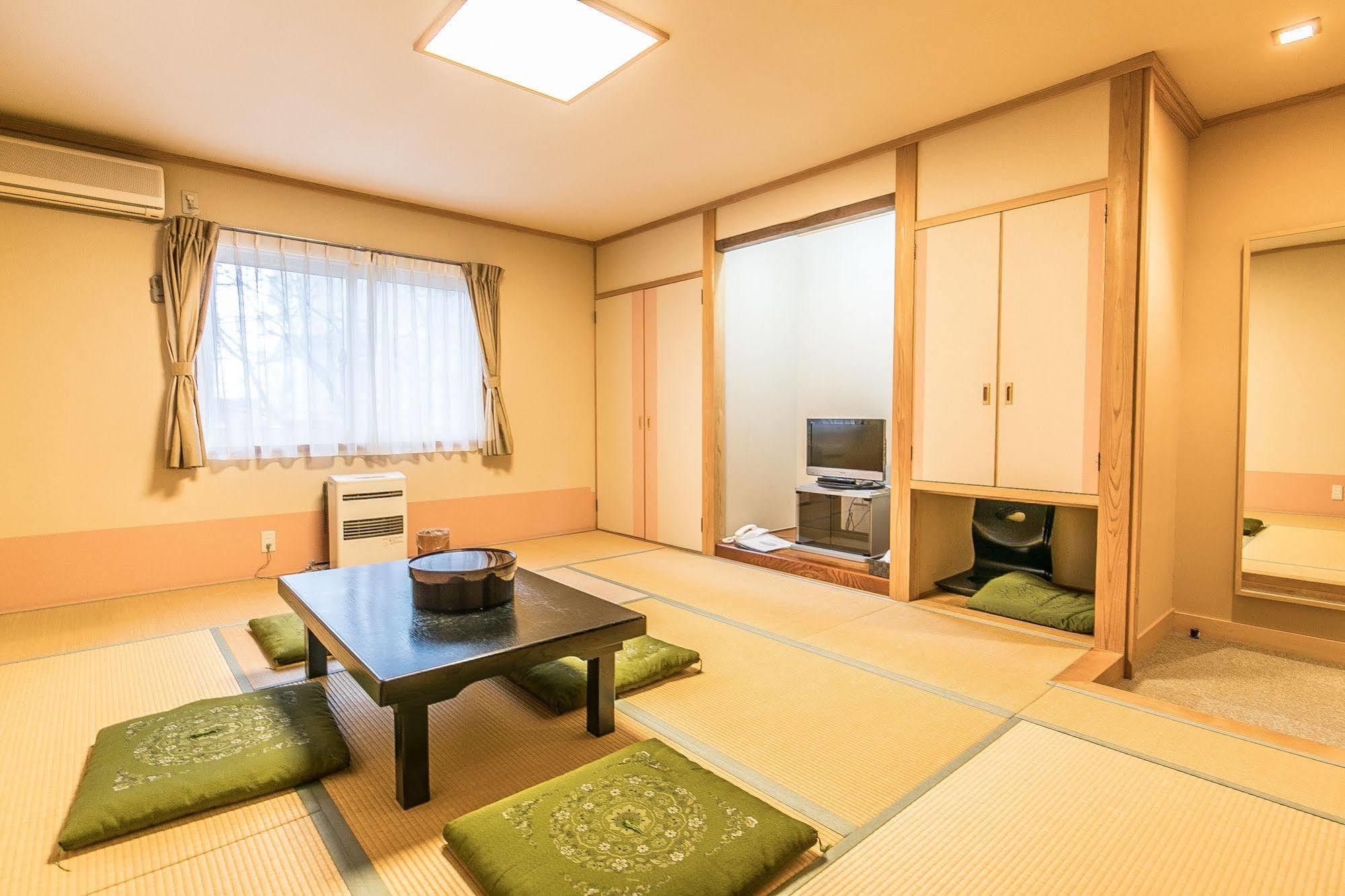 Petit Hotel Enchante Hakuba Esterno foto