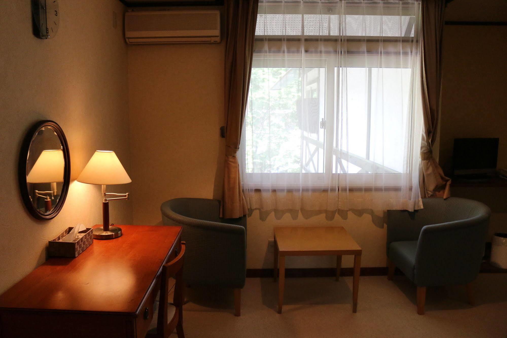 Petit Hotel Enchante Hakuba Esterno foto