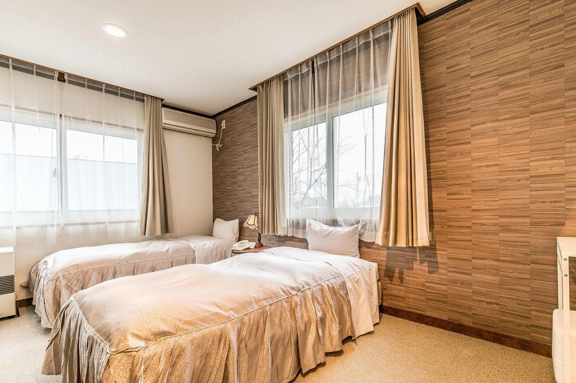 Petit Hotel Enchante Hakuba Esterno foto