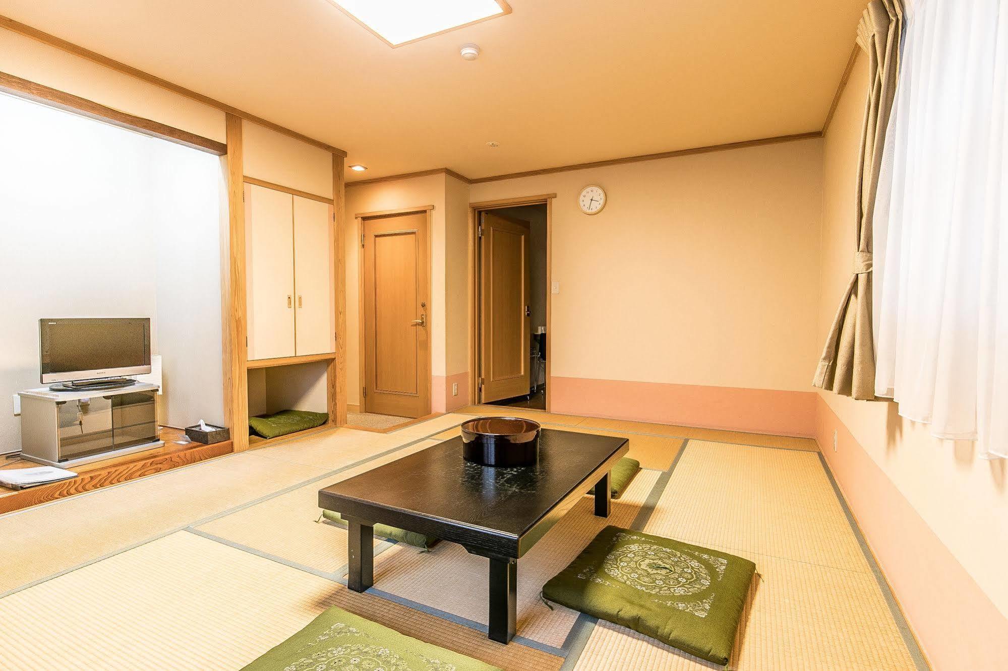 Petit Hotel Enchante Hakuba Esterno foto